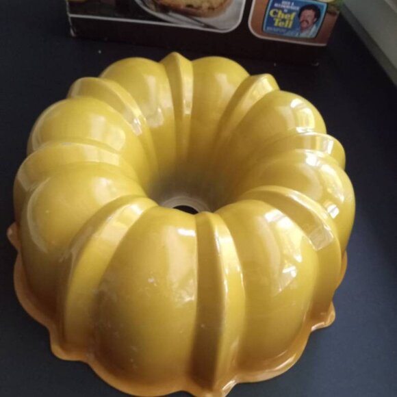 Vintage 12 Cup Aluminum Nordic Ware Yellow Bundt Pan With Box! Baking Kitchen - Picture 7 of 9
